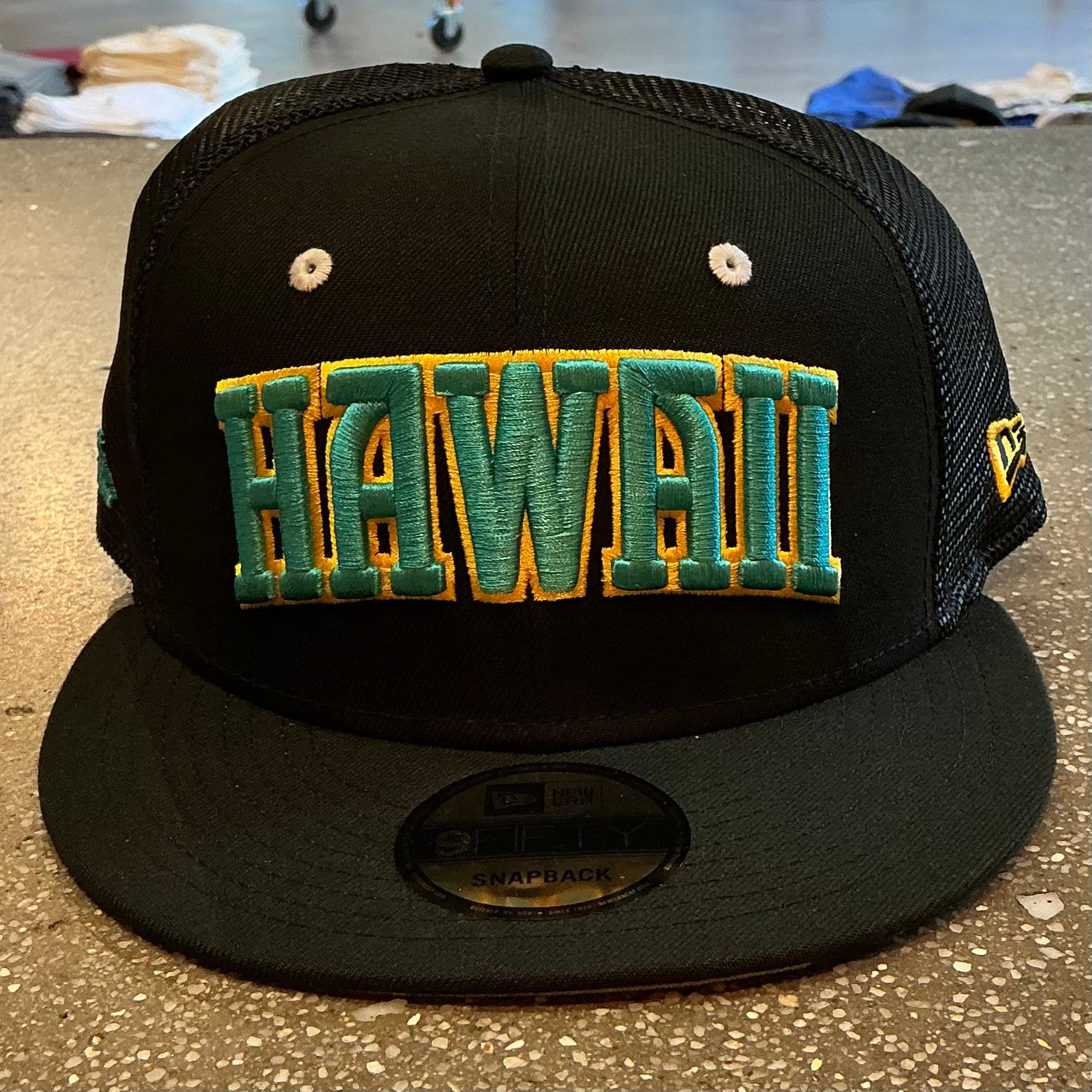 WESN 950 SNAPBACK - BLACK / BLACK TRUCKER MESH